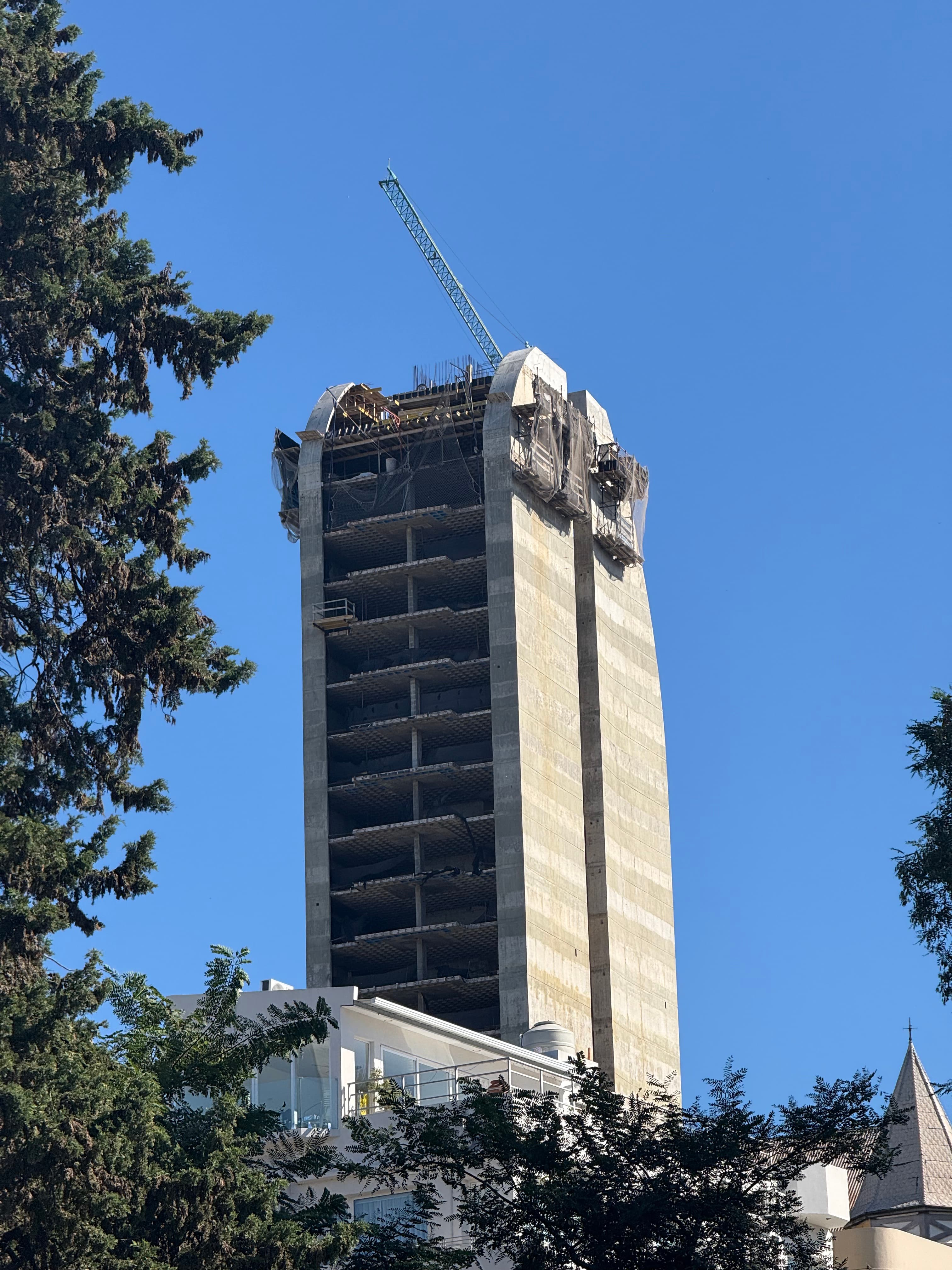 Torre Faro llega al último piso, un proyecto que redefine el horizonte de la ciudad.